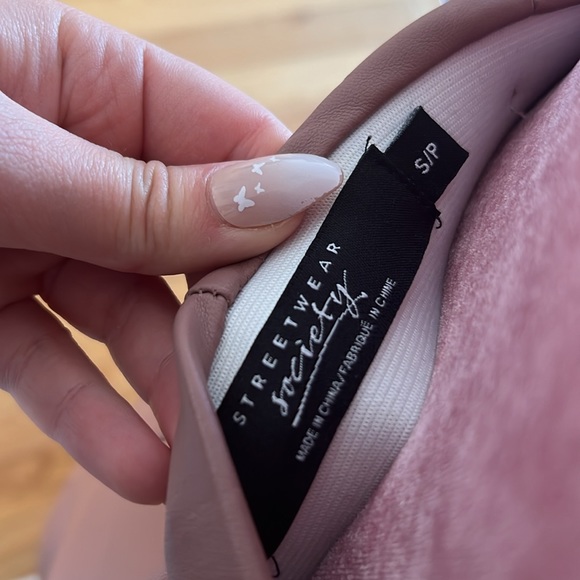 Dusty rose colour faux leather skirt - Picture 4 of 4